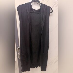 Love Tree Black Sleeveless Vest Size M